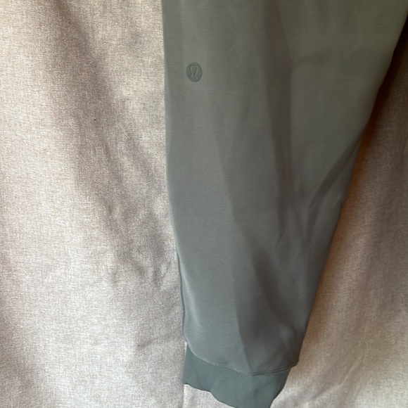 Lulu lemon size 10 Olive joggers - Picture 3 of 4